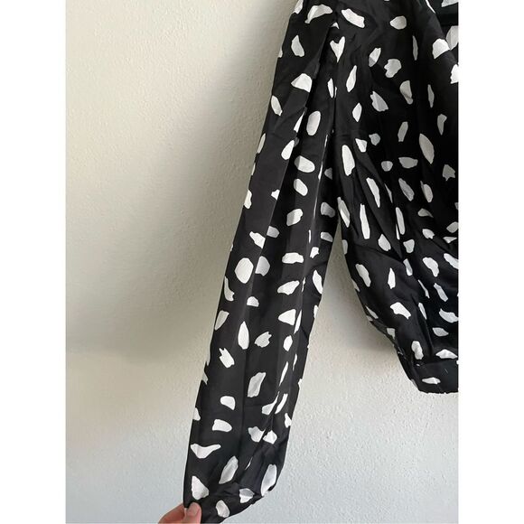 Milk & Honey Woman Black/ White Dots Cropped Long Sleeve Blouse, Size M - Picture 5 of 8